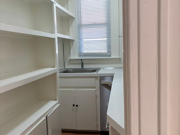 5th image of 132 Grand St #A