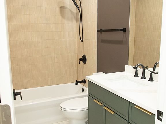 5th image of 6408 S Vernon Ave #1
