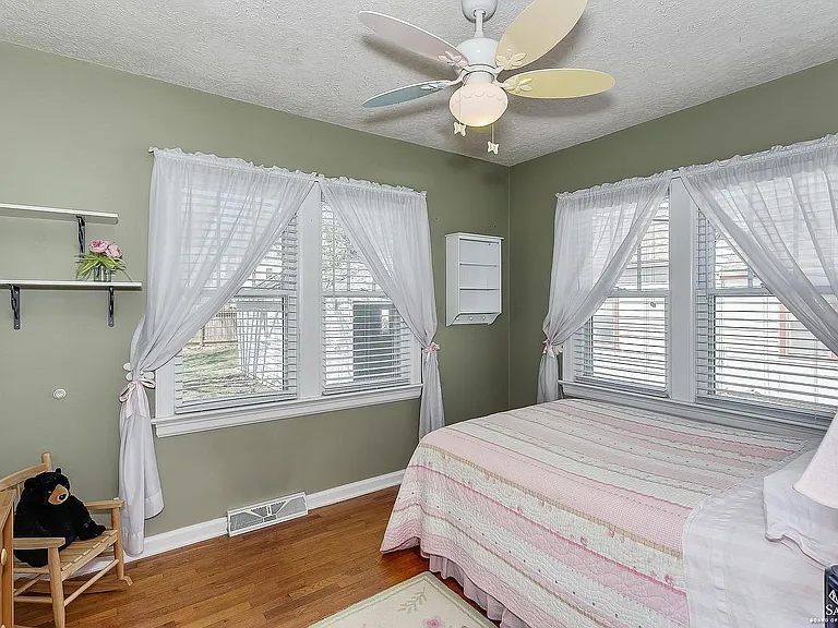 1304 Pershing St — Photo 10