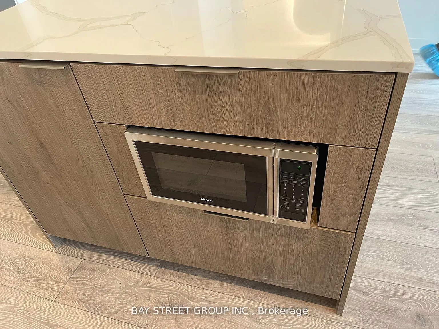 Azura Condo — Photo 2
