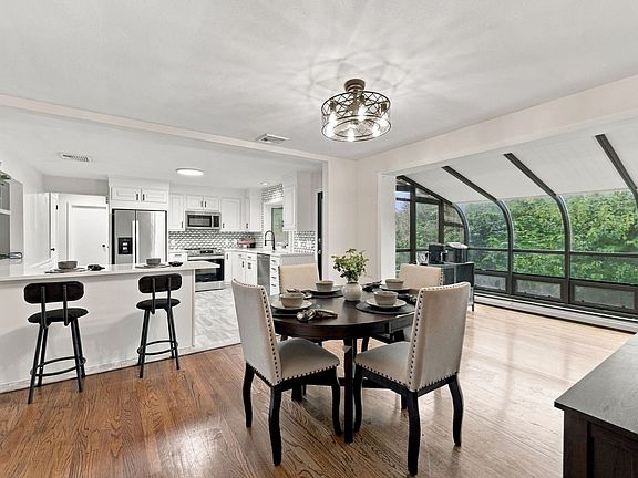 2nd image of 17 Oakridge St