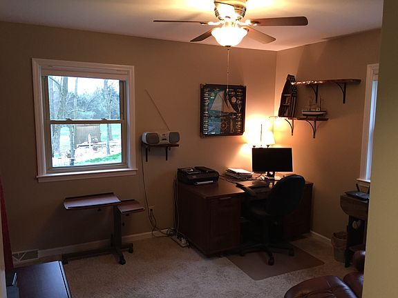 4th image of 128 Carolyn Ln