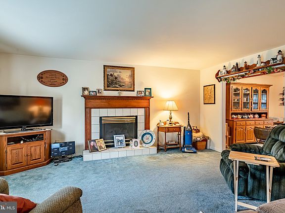 5th image of 14 Cristina Ln