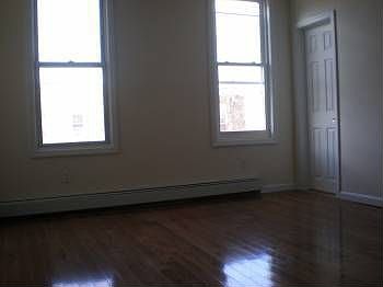 5th image of 757 Glenmore Ave