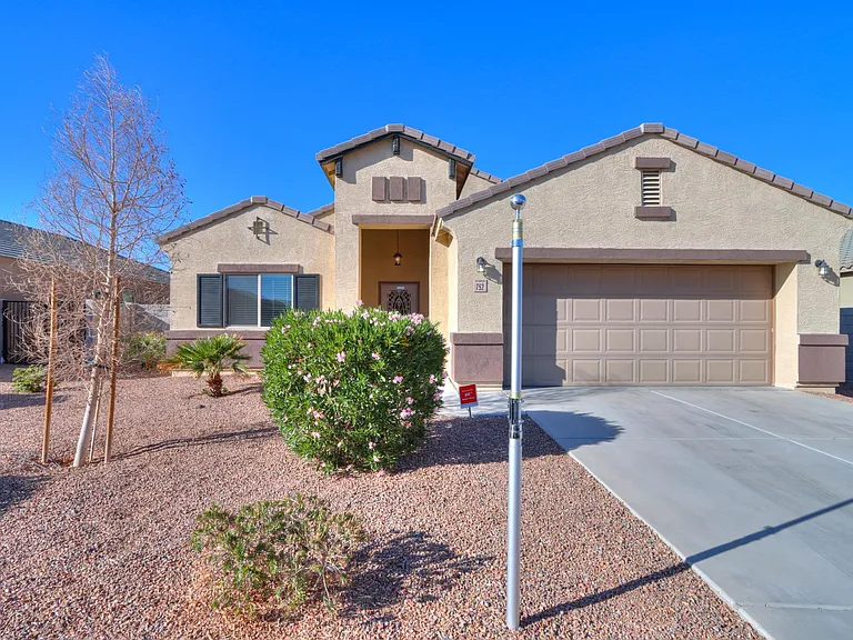 752 W Silver Reef Dr — Photo 2