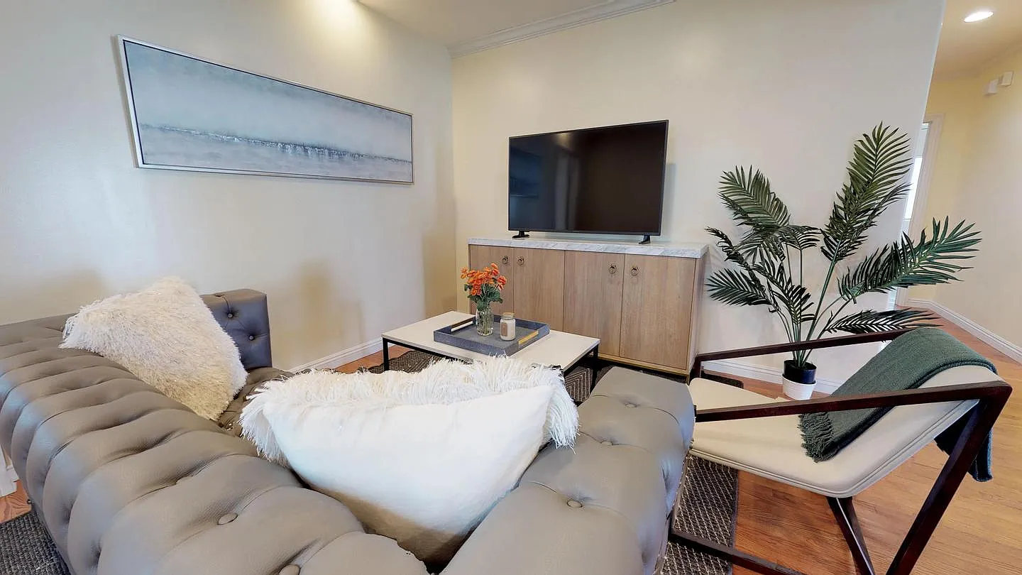 Private Bedroom in Newly Updated and Conveniently Located Mar Vista Apartment - 12534 Woodgreen S... — Photo 3