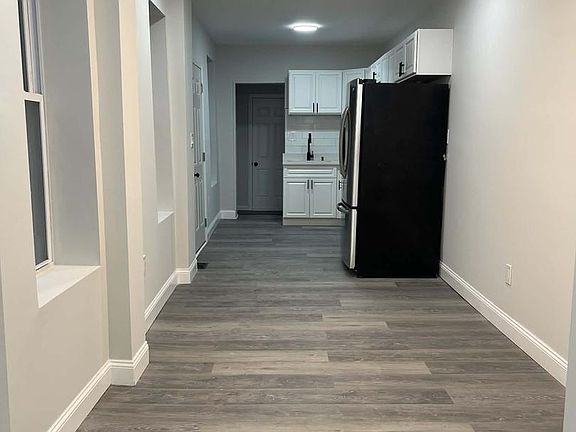 4th image of 124 Pear St