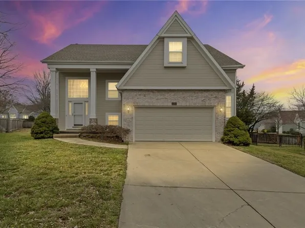 12407 England St, Overland Park, KS 66213