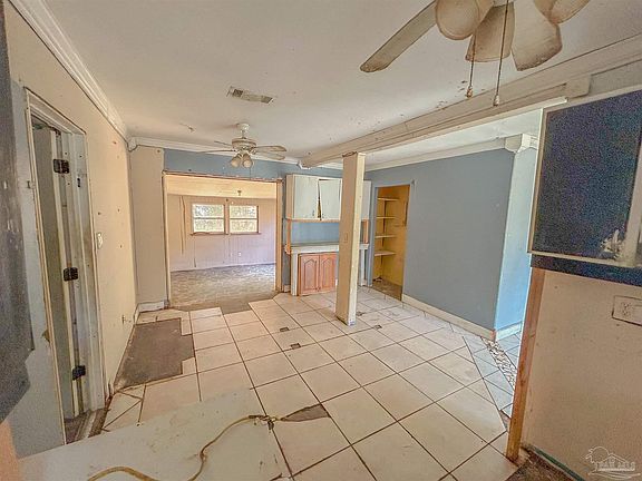 5th image of 924 Cranbrook Ave