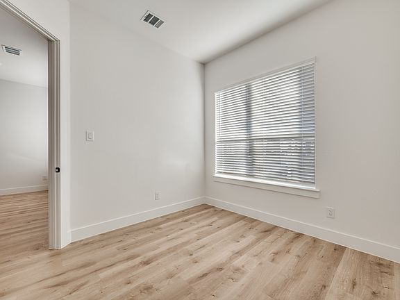 5th image of 4409 Cave Springs St