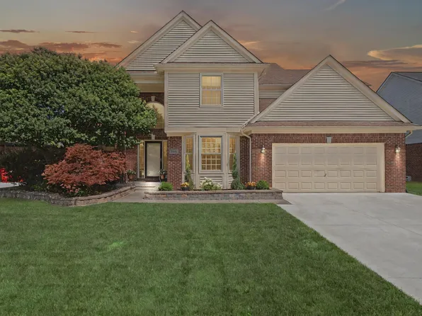 39148 Canterbury Dr, Harrison Township, MI 48045