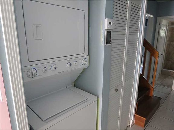 5th image of 411 Nw 82 Av #1011