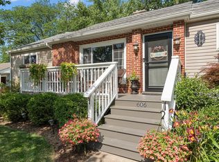 606 S Main St, Crown Point, IN 46307