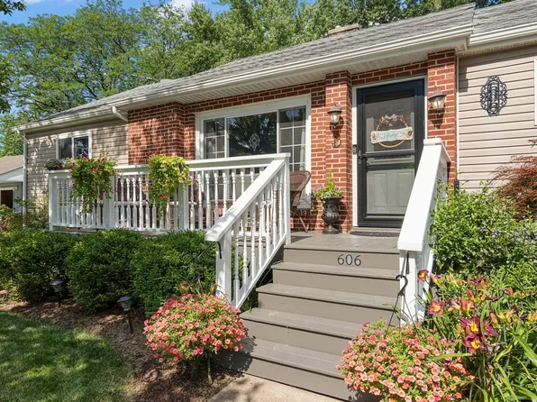 606 S Main St, Crown Point, IN 46307