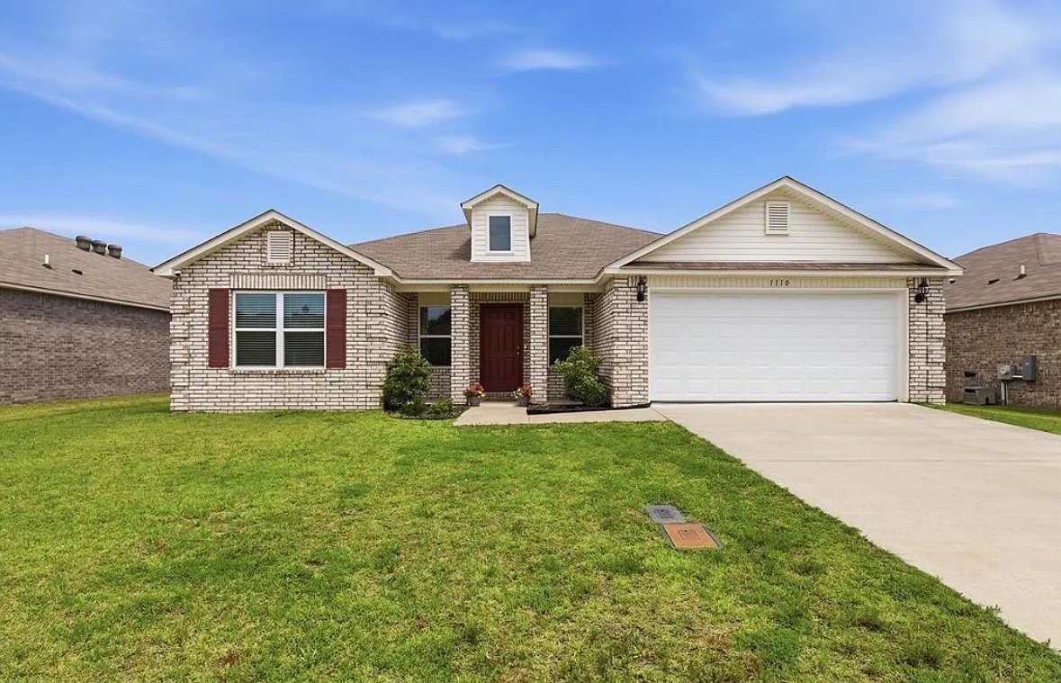 4 bed, 1685 sqft, $2,100 — Photo 1