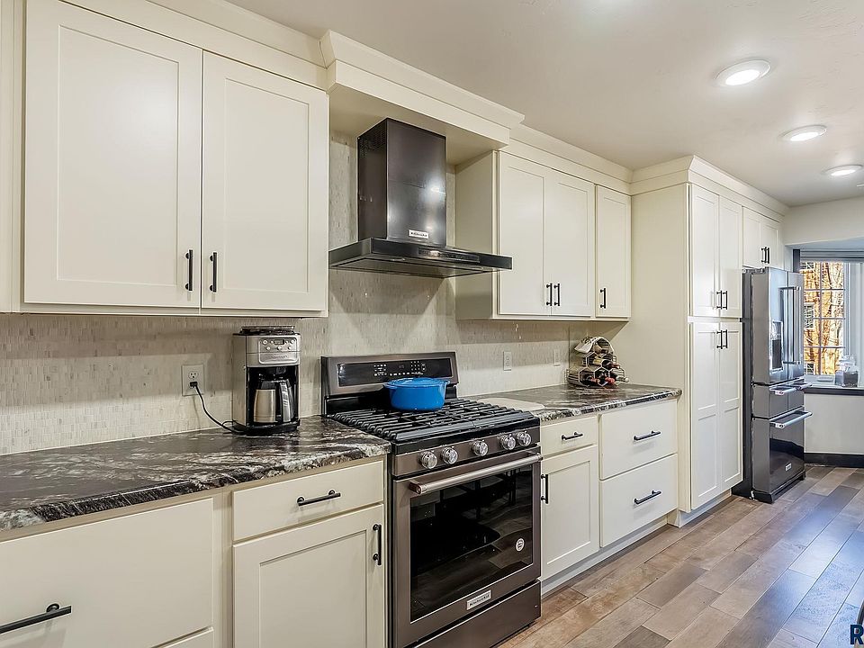 1st image of 1104 W 57th St APT 106A