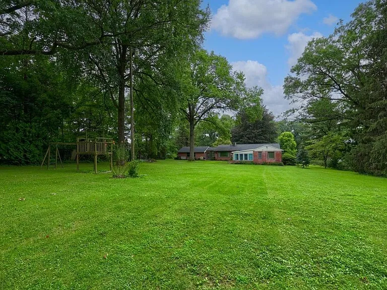 376 Arbor Rd — Photo 33