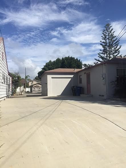 2nd image of 1131 Twin Oaks Ave