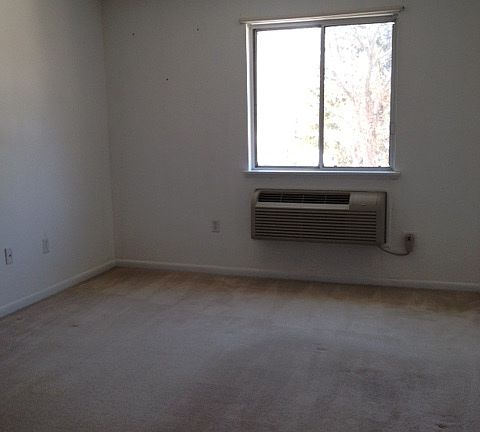 4th image of 69 Harbor Ave APT C4