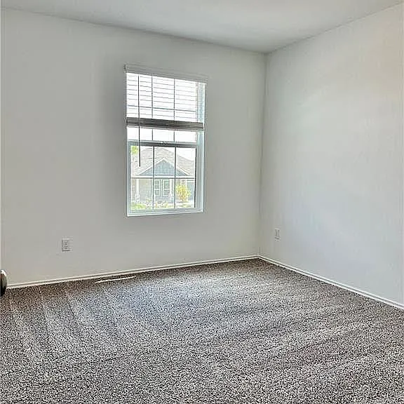 290 Silver Glen Dr — Photo 6