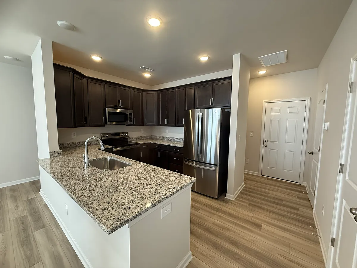 Building Photo - 1111 Bartholdi Dr