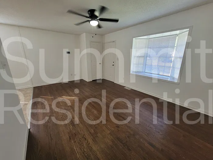 3 bed, 1.0 bath, 1336 sqft, $1,595 — Photo 2