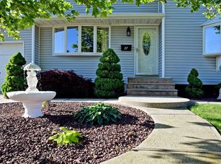 27 Franklin St, Islip, NY 11751