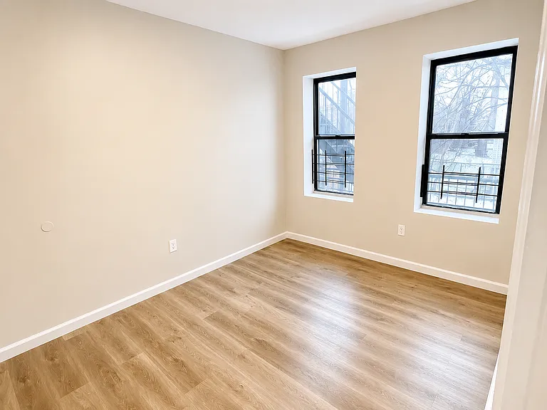 383-385 Avon Ave #3L — Photo 6