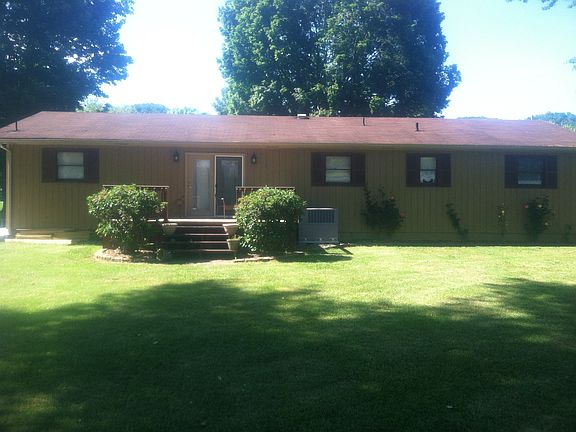3rd image of 207 Lakeshore Cir