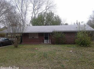 1310 Fairlane Dr, Conway, AR 72034