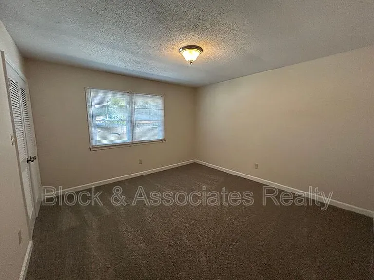 522 S Cherry St — Photo 6