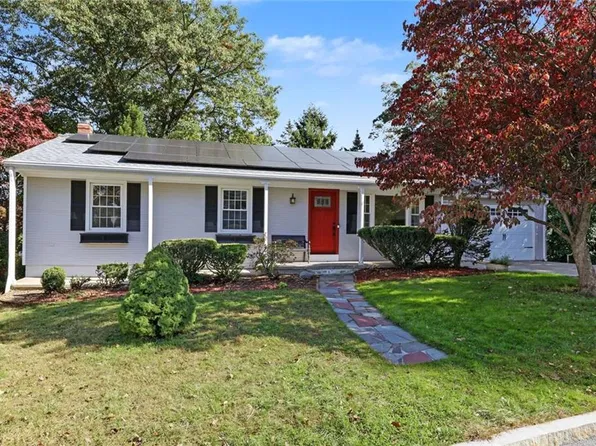 11 Beauregard Ave, Lincoln, RI 02865