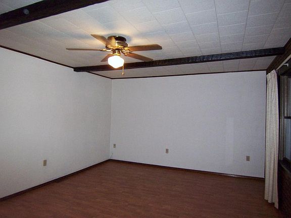 5th image of 213 E Avenue B