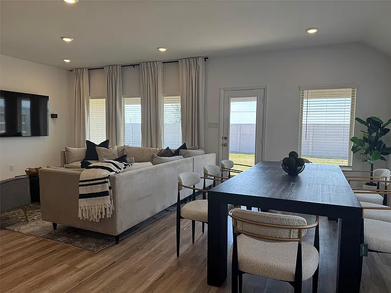 5724 Knox Landing Dr — Photo 3