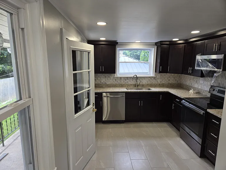 433 Main St — Photo 3