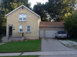 917 Division St, Manitowoc, WI 54220