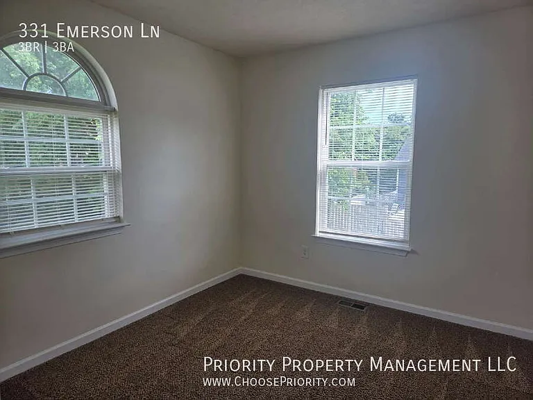 331 Emerson Ln — Photo 15
