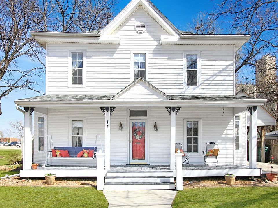 1st image of 207 E 1st St