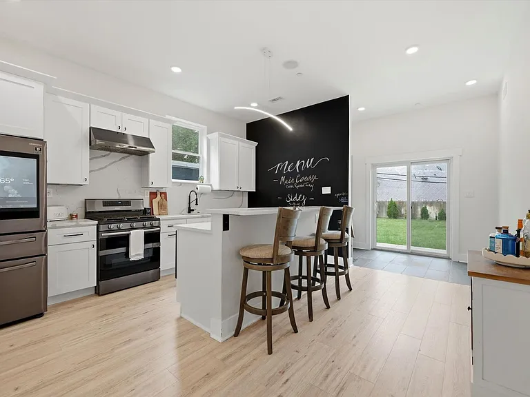 101 E Phil Ellena St — Photo 6