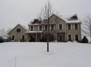 W176N5411 Highridge Dr, Menomonee Falls, WI 53051