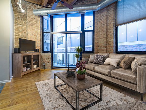 3rd image of 215 N Aberdeen St Unit 301B