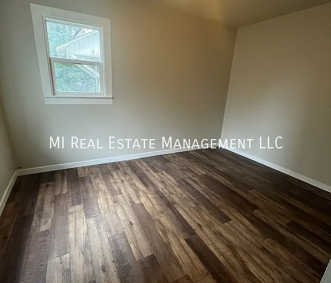 305 E Grove St #1 — Photo 4