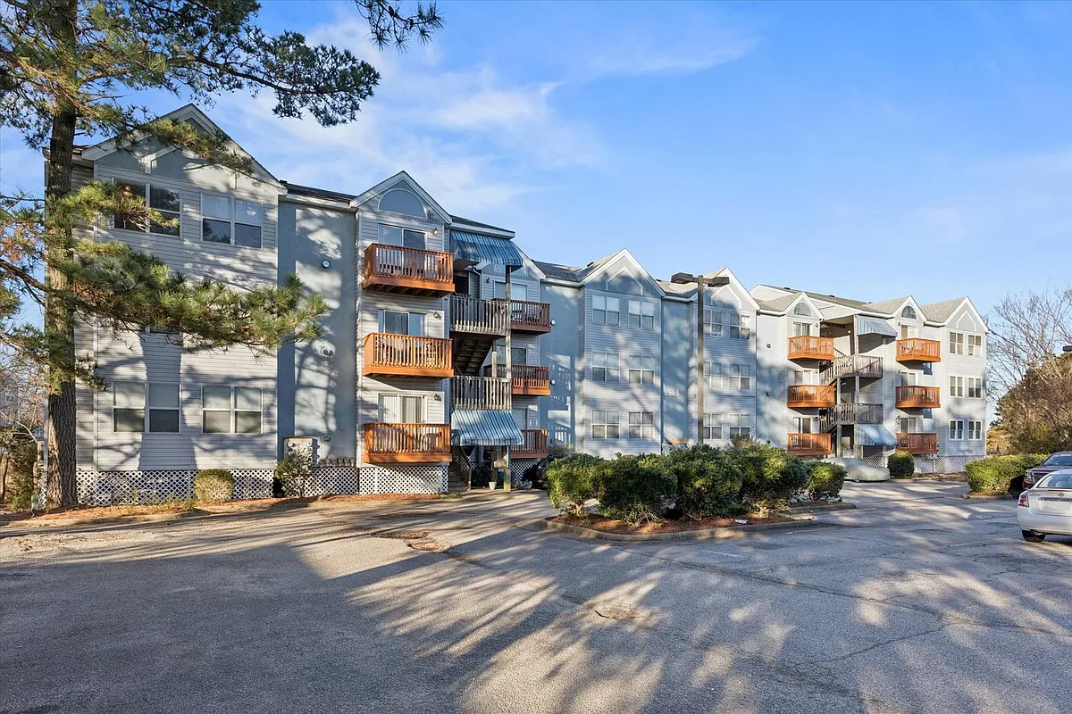Building Photo - 1563 N King St #105