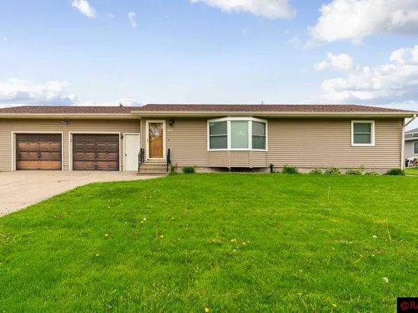 1209 8th St SE, Waseca, MN 56093