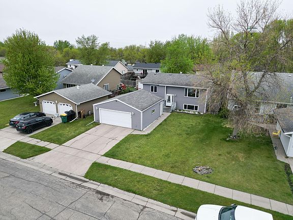 3rd image of 1918 5th Ave E