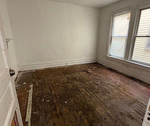 3rd image of 3022 Zephyr Ave