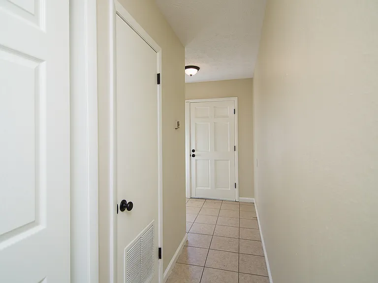 1536-2 Coombs Dr — Photo 13