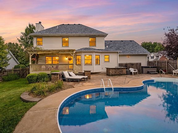 2nd image of 4816 Norfolk Pl