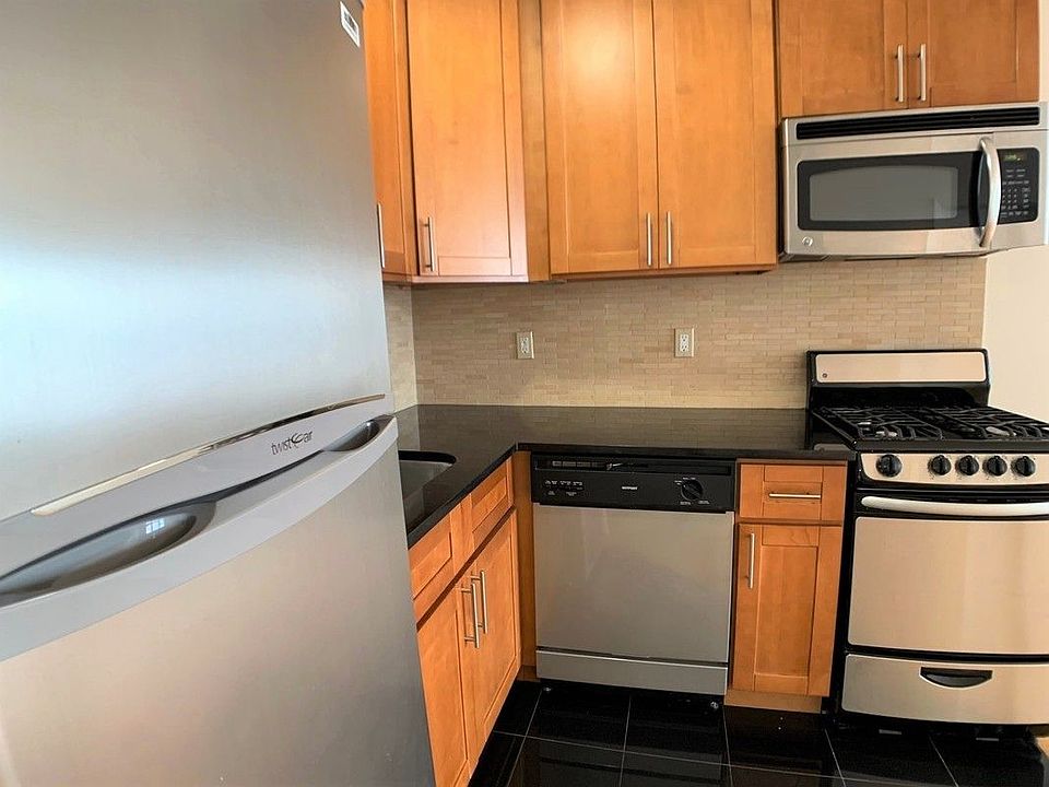 2nd image of 250 W 105th St #F7