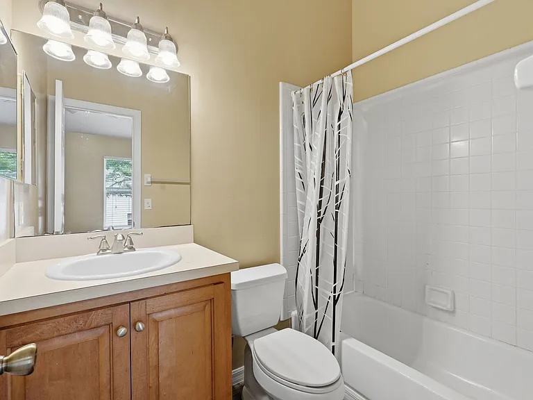 1710 NW 7th St #202 — Photo 13